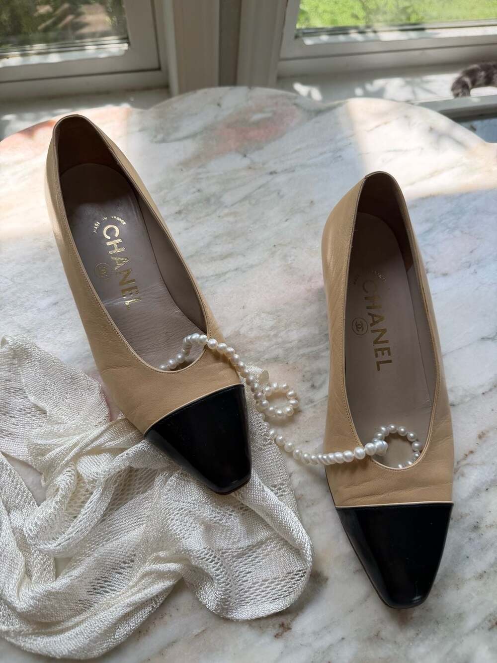 Chanel Vintage Beige Lambskin Black Cap-Toe Block Heel Pumps - Picture 3 of 12